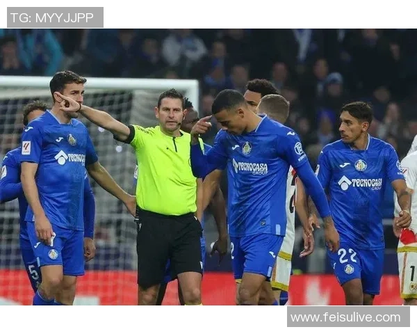 中部海岸海员与墨尔本城的激烈对决展现足球魅力与团队精神